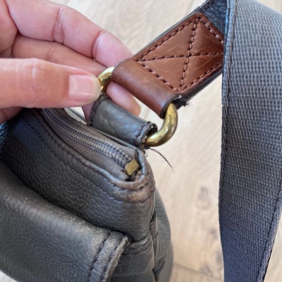 Fossil Morgan Traveler Leather Crossbody Bag - Picture 11 of 15